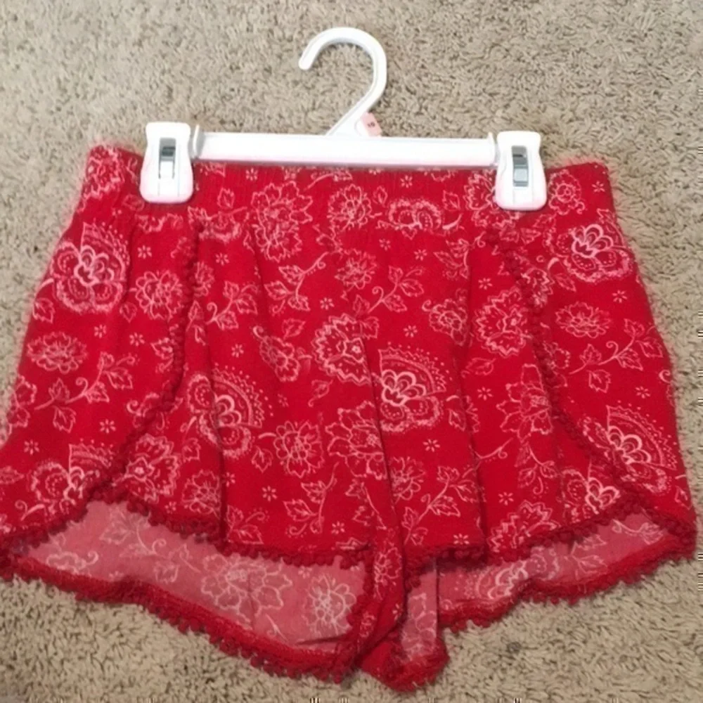 Justice Girls size 12 boho red flowered shorts